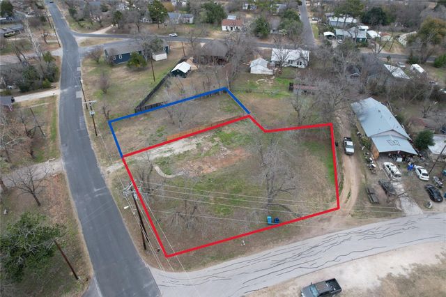 305 Lexington RD, Elgin, TX 78621