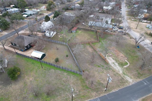 305 Lexington RD, Elgin, TX 78621