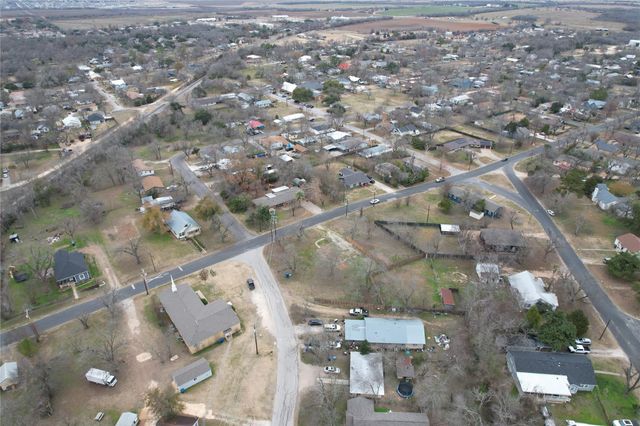 305 Lexington RD, Elgin, TX 78621