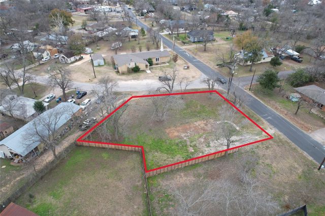 305 Lexington RD, Elgin, TX 78621