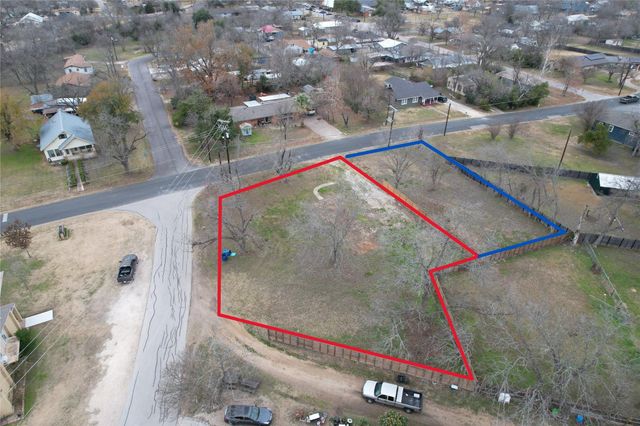 305 Lexington RD, Elgin, TX 78621