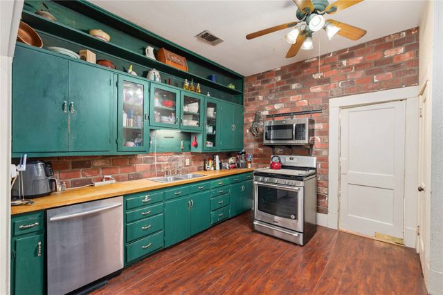 701 4th Street, Goldthwaite, TX 76844
