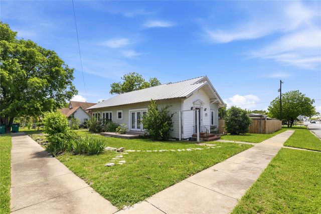 701 4th Street, Goldthwaite, TX 76844