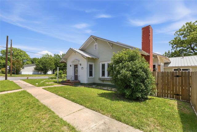 701 4th Street, Goldthwaite, TX 76844
