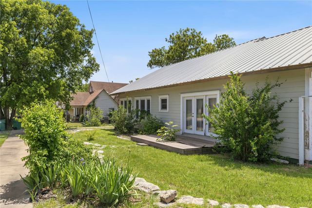 701 4th Street, Goldthwaite, TX 76844
