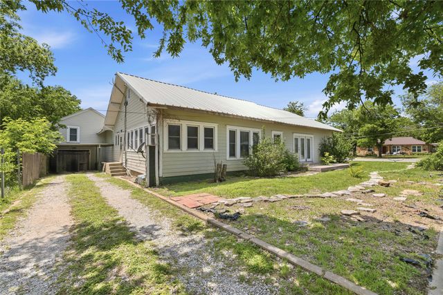 701 4th Street, Goldthwaite, TX 76844