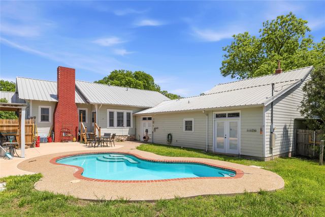 701 4th Street, Goldthwaite, TX 76844