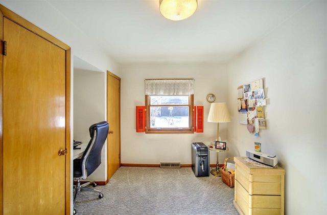 E9481 W BECKERT ROAD, New London, WI 54961