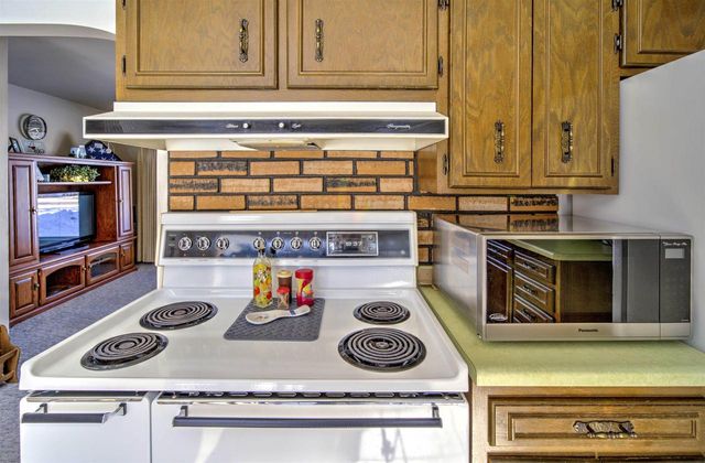 E9481 W BECKERT ROAD, New London, WI 54961