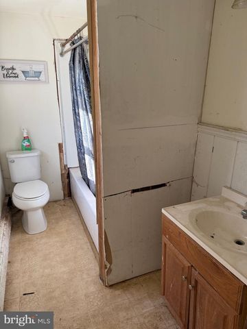 564 FRONT ST, Houston, DE 19954