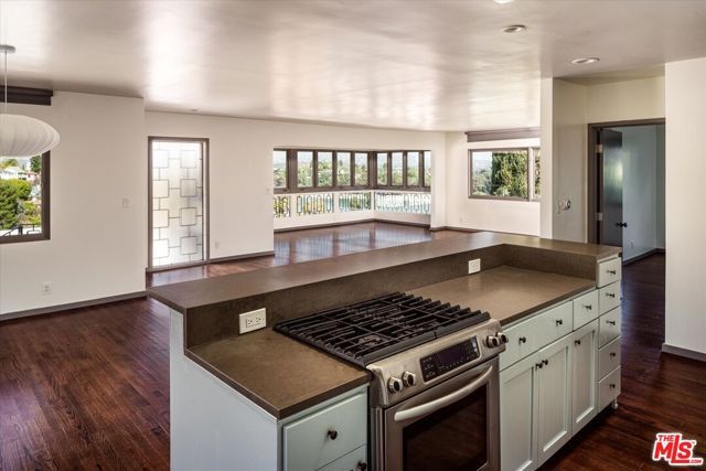 2051 Kenilworth Avenue, Los Angeles, CA 90039