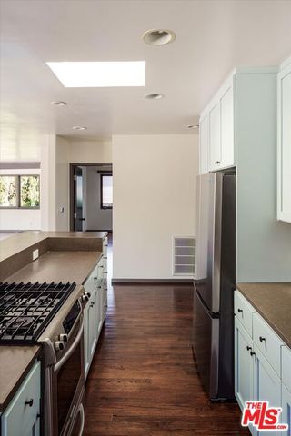 2051 Kenilworth Avenue, Los Angeles, CA 90039