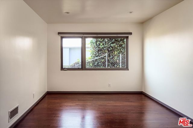 2051 Kenilworth Avenue, Los Angeles, CA 90039