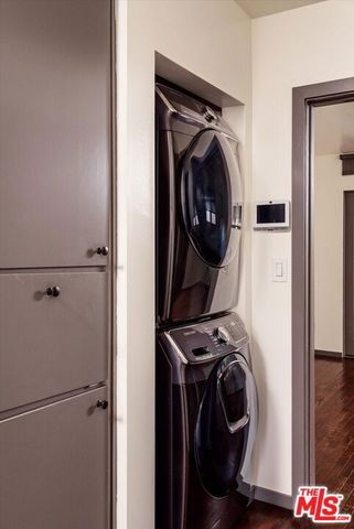 2051 Kenilworth Avenue, Los Angeles, CA 90039