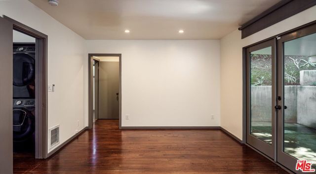 2051 Kenilworth Avenue, Los Angeles, CA 90039