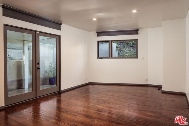 2051 Kenilworth Avenue, Los Angeles, CA 90039