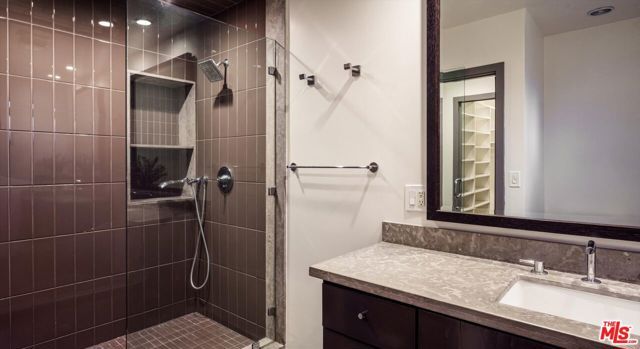 2051 Kenilworth Avenue, Los Angeles, CA 90039