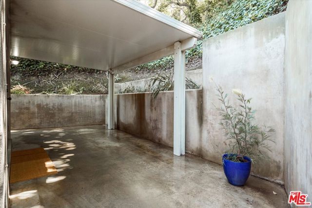 2051 Kenilworth Avenue, Los Angeles, CA 90039