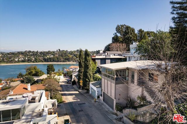 2051 Kenilworth Avenue, Los Angeles, CA 90039