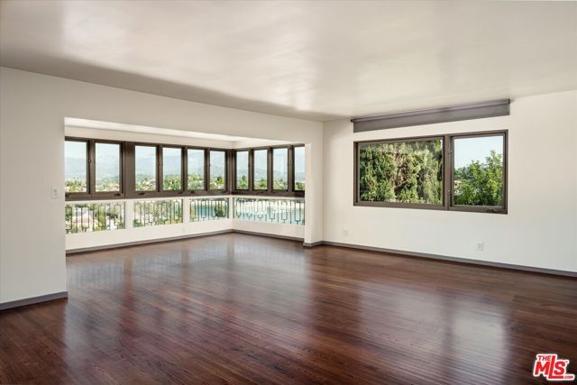 2051 Kenilworth Avenue, Los Angeles, CA 90039