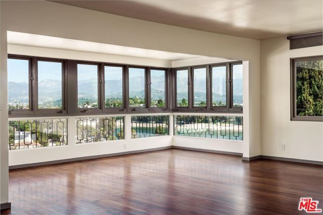 2051 Kenilworth Avenue, Los Angeles, CA 90039