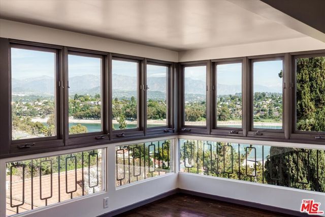 2051 Kenilworth Avenue, Los Angeles, CA 90039