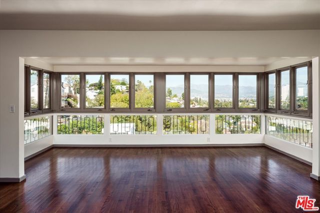 2051 Kenilworth Avenue, Los Angeles, CA 90039