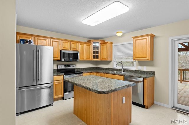 17 AUGUSTA Court, Maryville, IL 62062