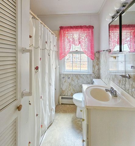 1555 W River Road, Dummerston, VT 05301