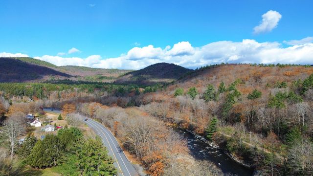 1555 W River Road, Dummerston, VT 05301