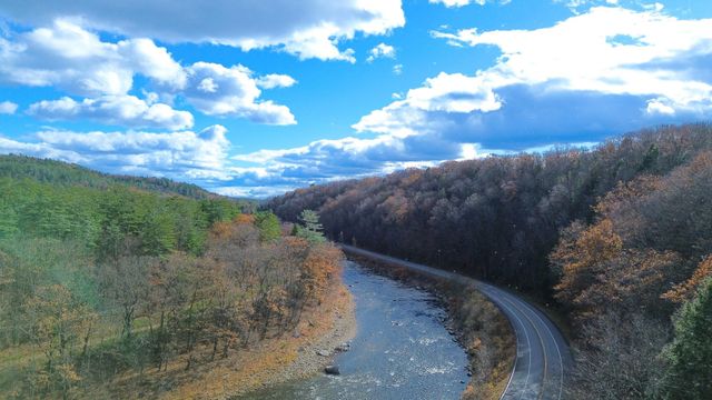 1555 W River Road, Dummerston, VT 05301
