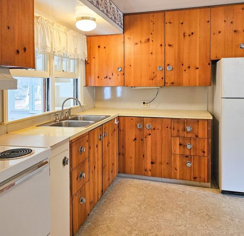 1555 W River Road, Dummerston, VT 05301