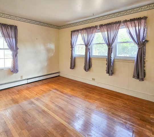 1555 W River Road, Dummerston, VT 05301