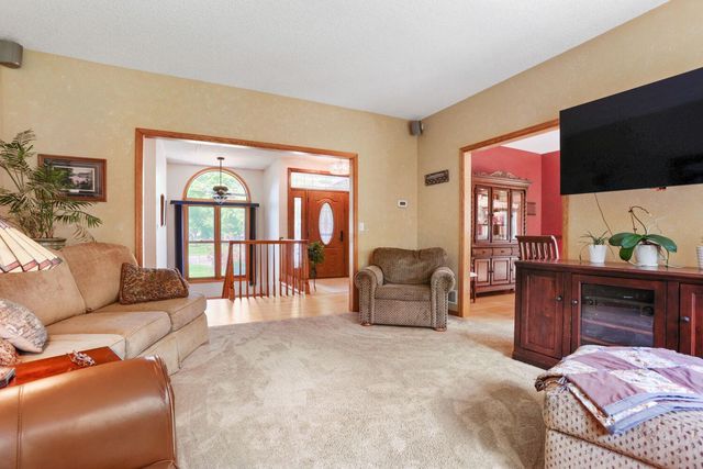 10227 Hanson Boulevard NW, Coon Rapids, MN 55433