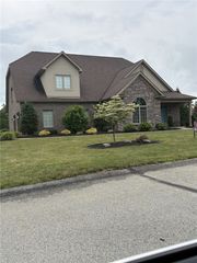 1090 Augusta Cir, North Huntingdon, PA 15642