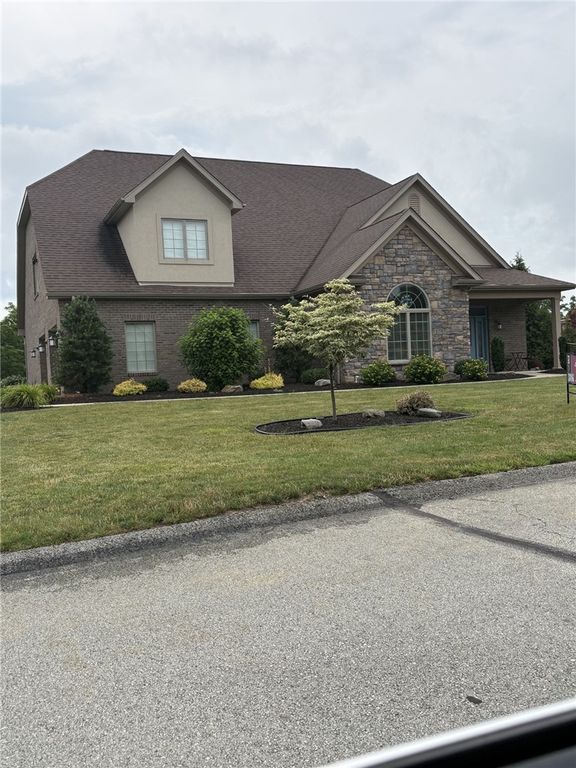 1090 Augusta Cir, North Huntingdon, PA 15642