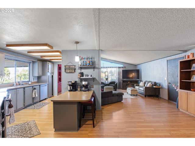 1199 N TERRY St 302, Eugene, OR 97402