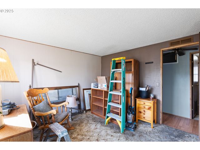 1199 N TERRY St 302, Eugene, OR 97402