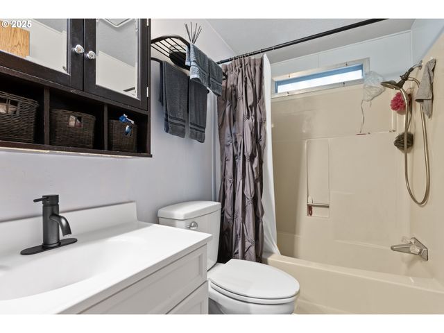 1199 N TERRY St 302, Eugene, OR 97402