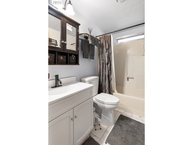 1199 N TERRY St 302, Eugene, OR 97402