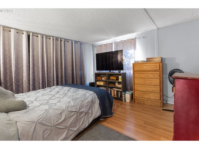 1199 N TERRY St 302, Eugene, OR 97402