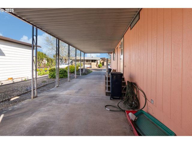 1199 N TERRY St 302, Eugene, OR 97402