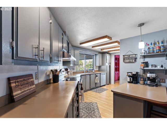 1199 N TERRY St 302, Eugene, OR 97402