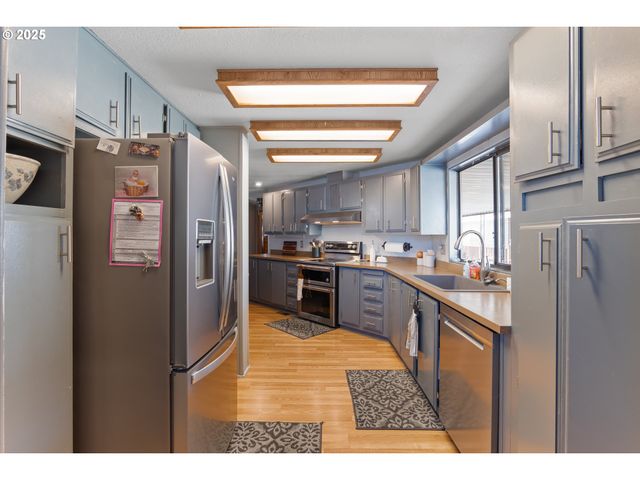 1199 N TERRY St 302, Eugene, OR 97402