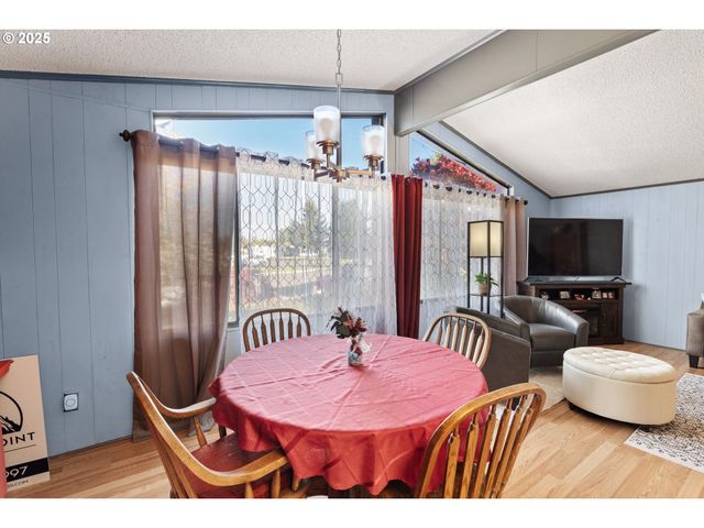 1199 N TERRY St 302, Eugene, OR 97402