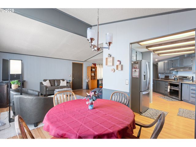 1199 N TERRY St 302, Eugene, OR 97402