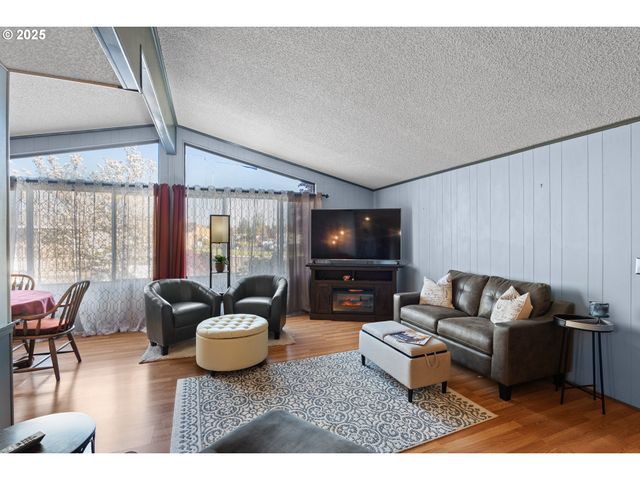 1199 N TERRY St 302, Eugene, OR 97402
