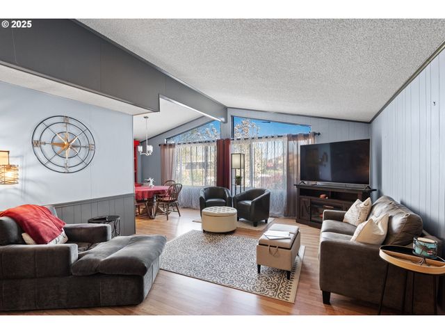 1199 N TERRY St 302, Eugene, OR 97402
