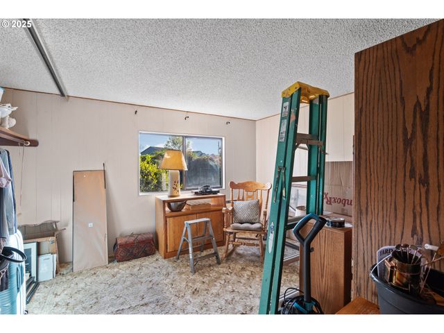 1199 N TERRY St 302, Eugene, OR 97402