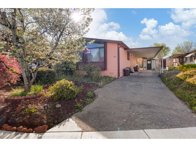 1199 N TERRY St 302, Eugene, OR 97402
